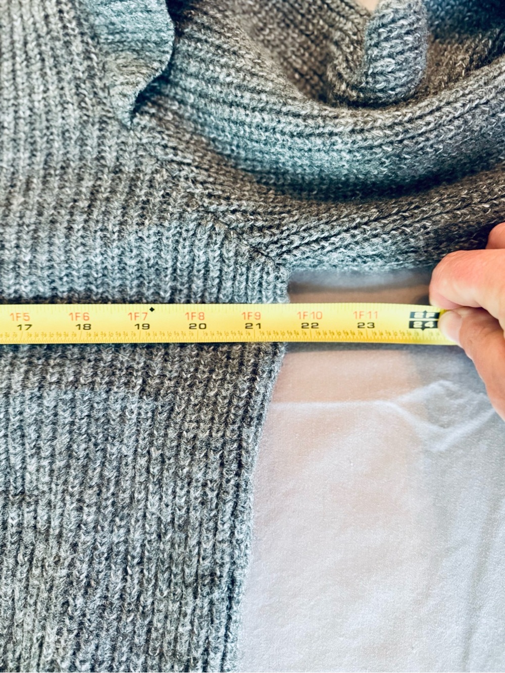 DAILY PRACTICE Grey Ruched V-Neck Puff-Sleeve Sweater w Center Tie - Picture 15 of 16